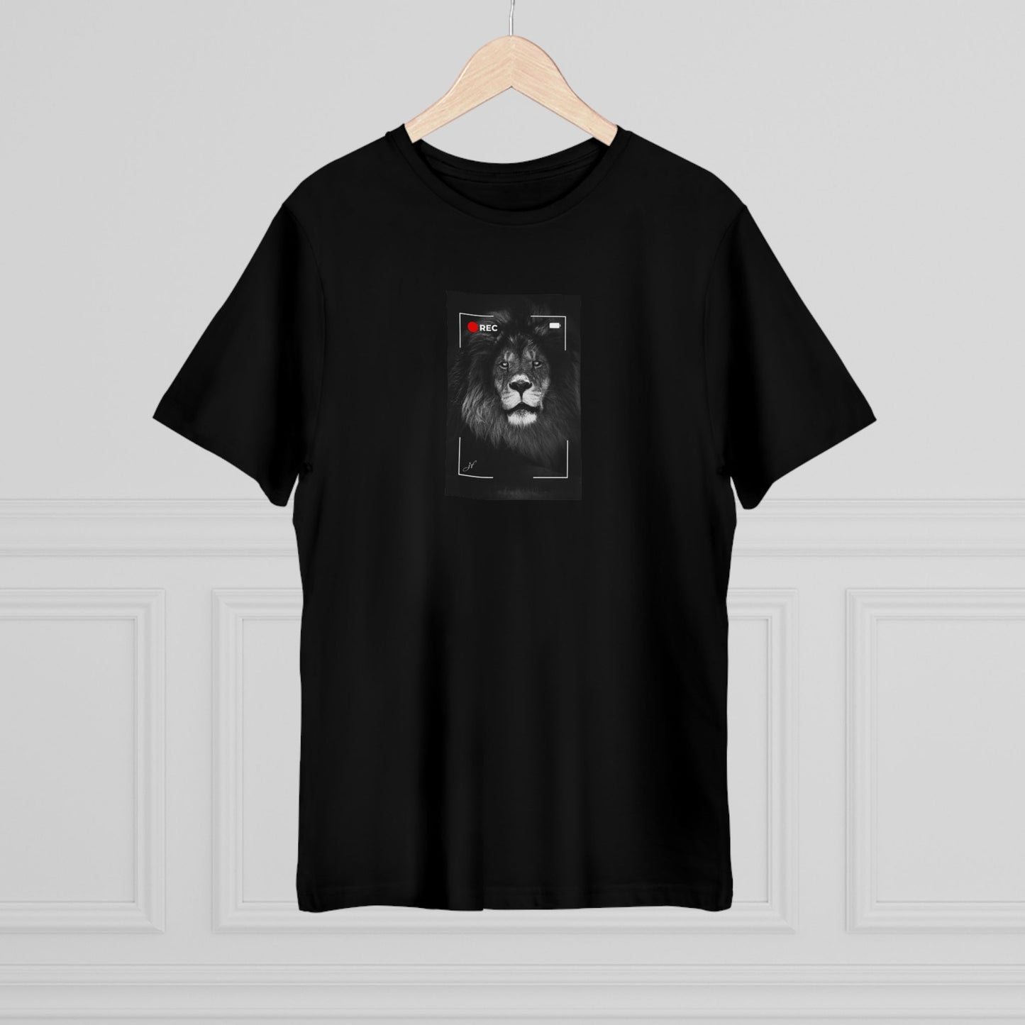 Lion In Focus | T-Shirt