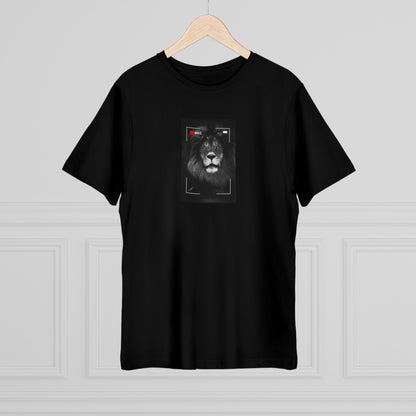 Lion In Focus | T-Shirt