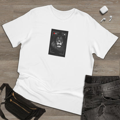 Lion In Focus | T-Shirt