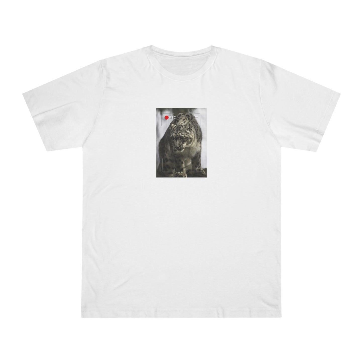 Snow Leopard In Focus | T-Shirt
