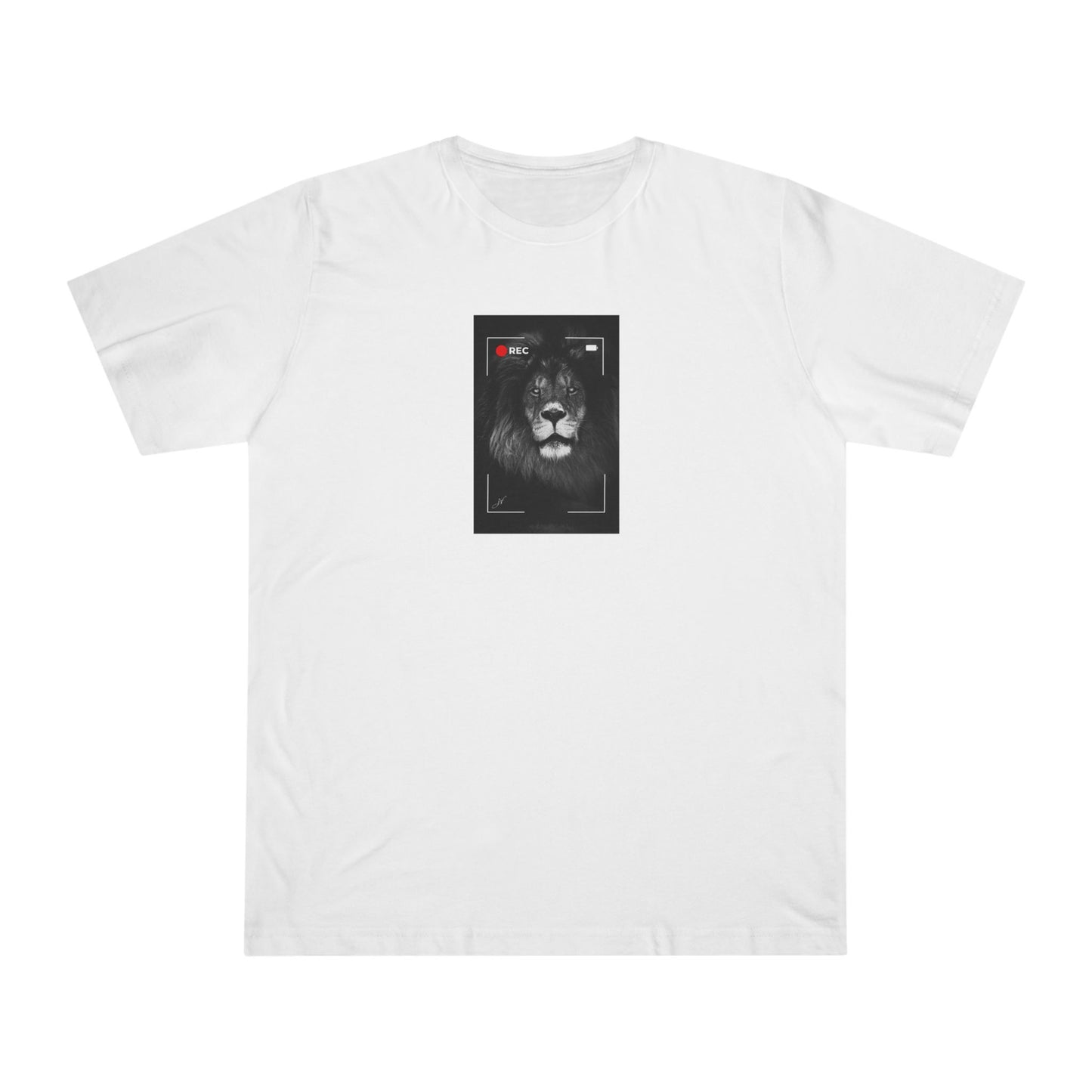 Lion In Focus | T-Shirt
