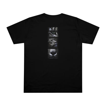 Snow Leopard In Focus | T-Shirt