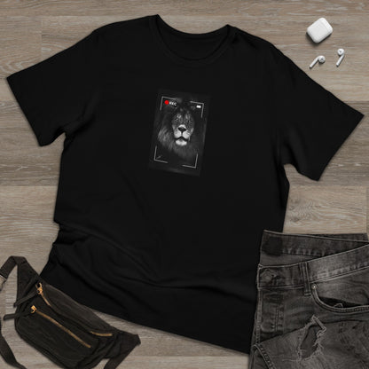 Lion In Focus | T-Shirt