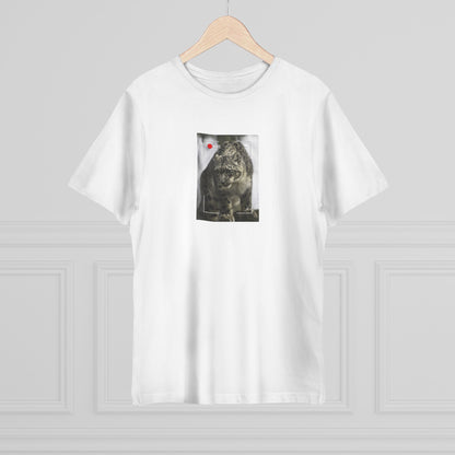 Snow Leopard In Focus | T-Shirt