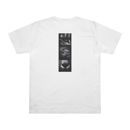 Snow Leopard In Focus | T-Shirt