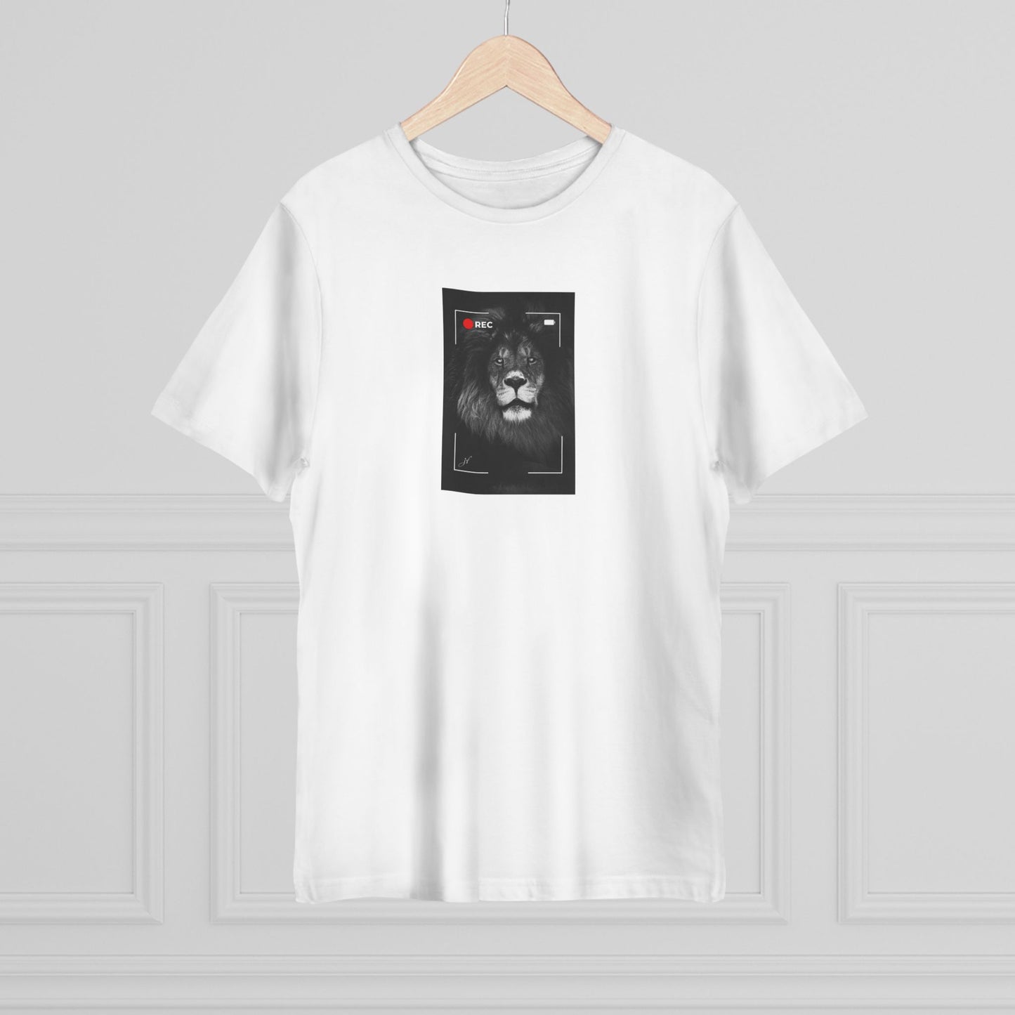 Lion In Focus | T-Shirt